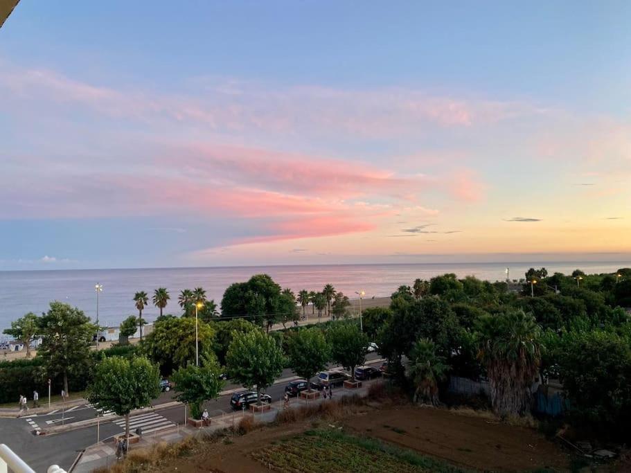 Apart. Pineda De Mar-Sea And Mountains Views 외부 사진
